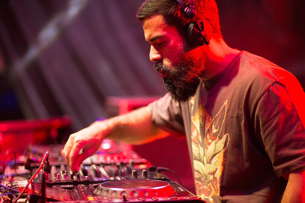 dj linhaplana em apresentação